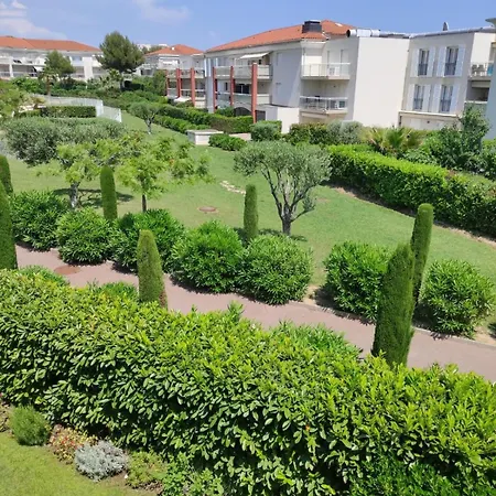 Apartamento Near The And Pool
